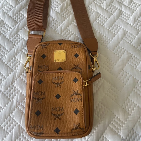 MCM tech crossbody - Picture 2 of 2